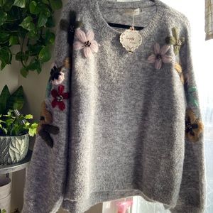 Women’s Floral embroidered oversized sweater -size 3XL Gray